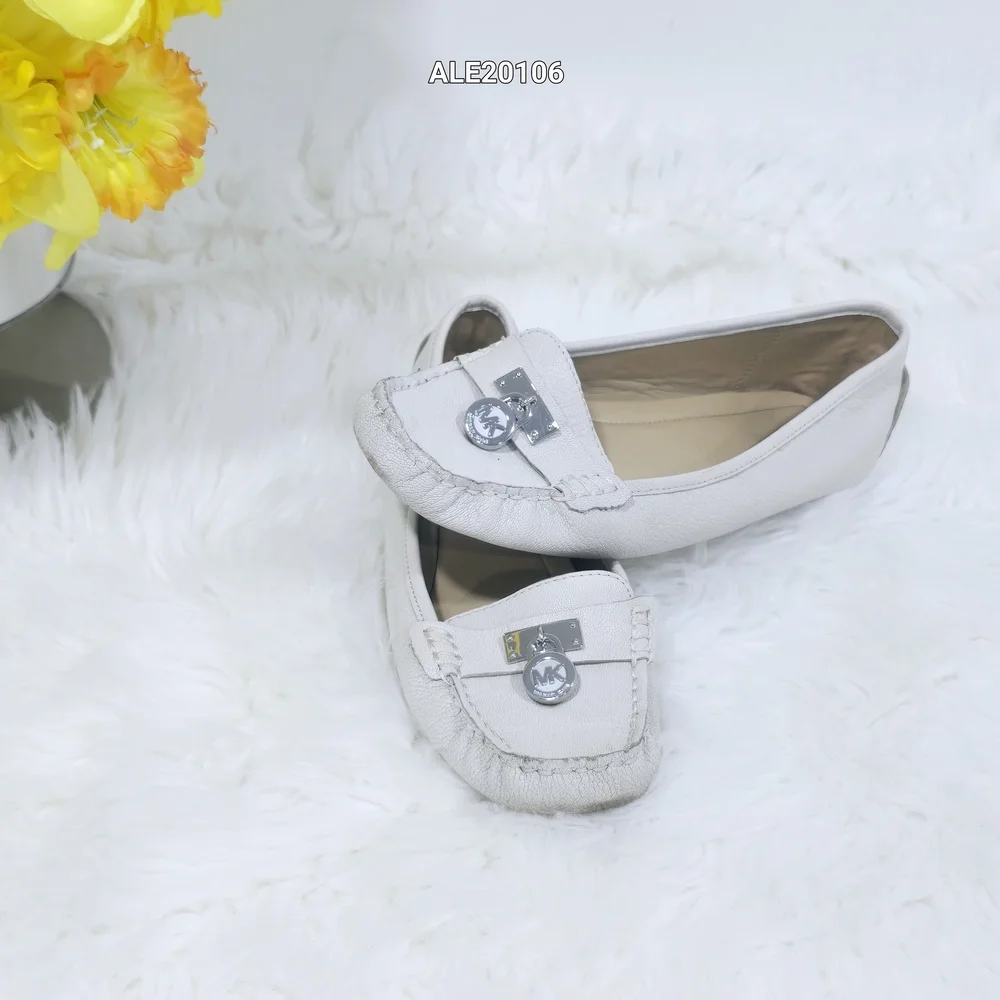 Michael Kors Mocassines Hamilton Cream whith Logo MK Size 8.5M